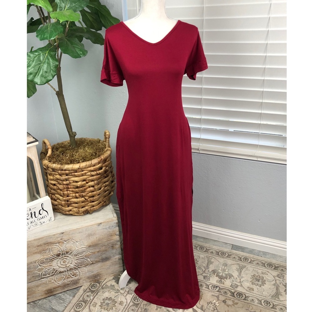 NWT BURGUNDY SHORT SLEEVE LOOSE FITTED MAXI DRESS